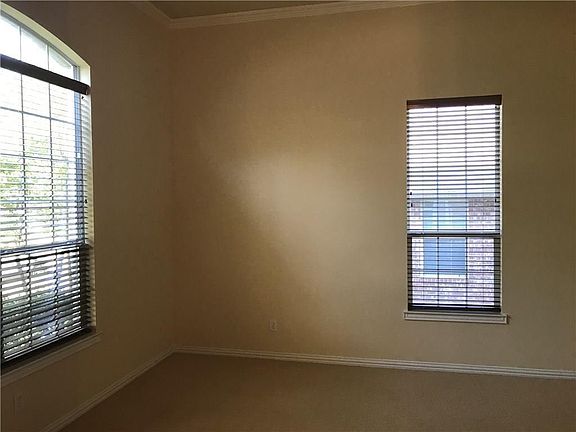 5th image of 15729 Twin Cove Dr