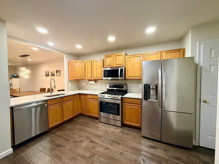 56 Foxwood Sq N — Photo 5