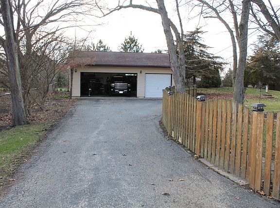3rd image of 356 Hilltop Dr