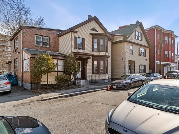 15 Austin St, Lowell, MA 01854