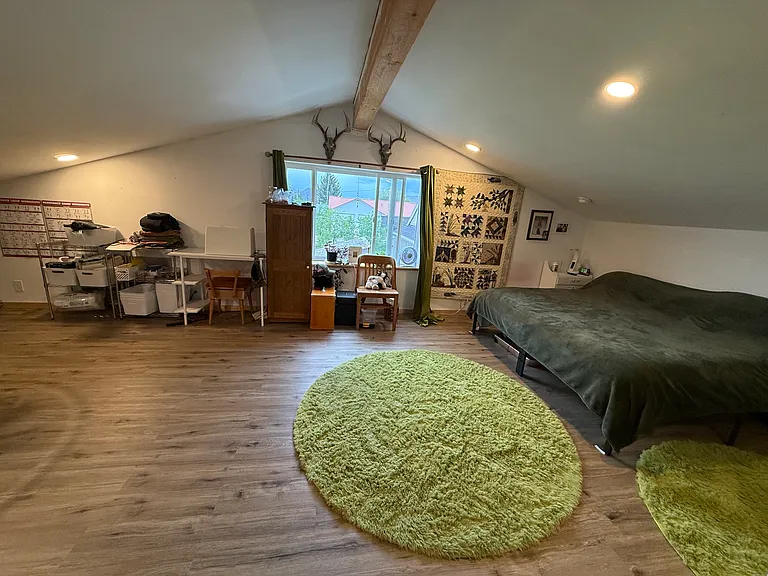 Large loft that can be used for a activity room, media room, or additional bedroom