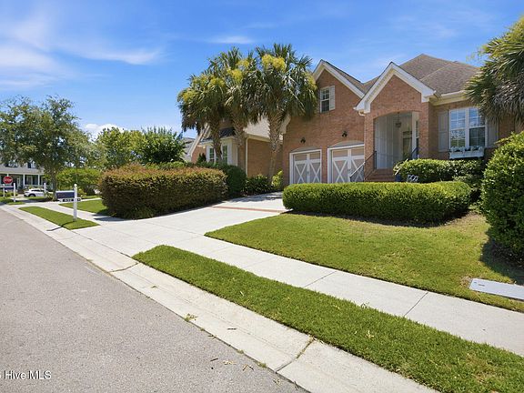 5th image of 652 Belhaven Drive