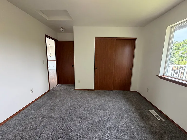 2581 NE Noble Loop — Photo 10