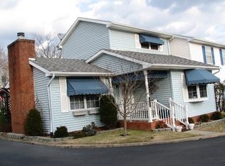 5821 E Pea Ridge Rd, Huntington, WV 25705