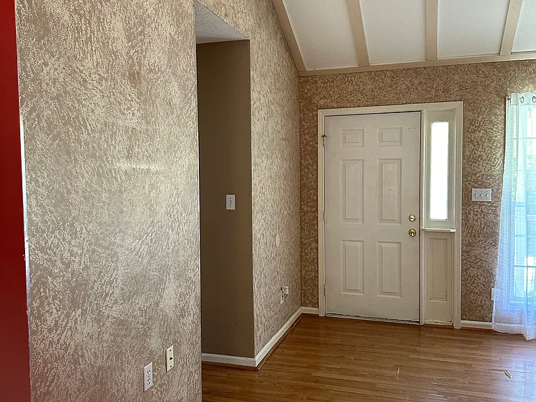 632 W Madison St — Photo 5