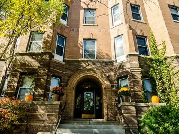 Lowry Hill Apartments