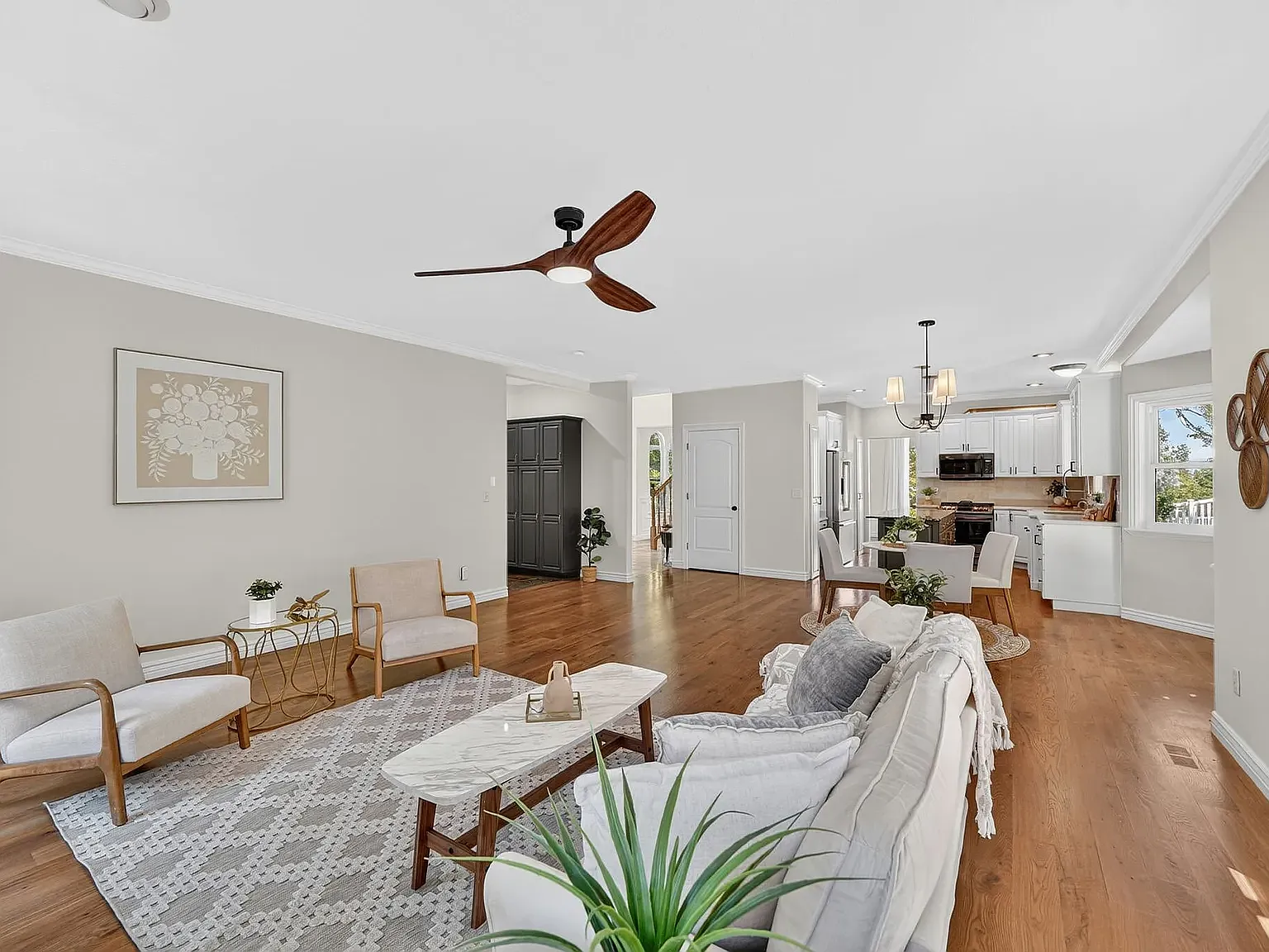 6 bed, 3677 sqft, $3,900 — Photo 2