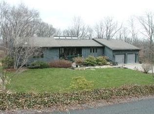2636 Manor Dr, Hollidaysburg, PA 16648