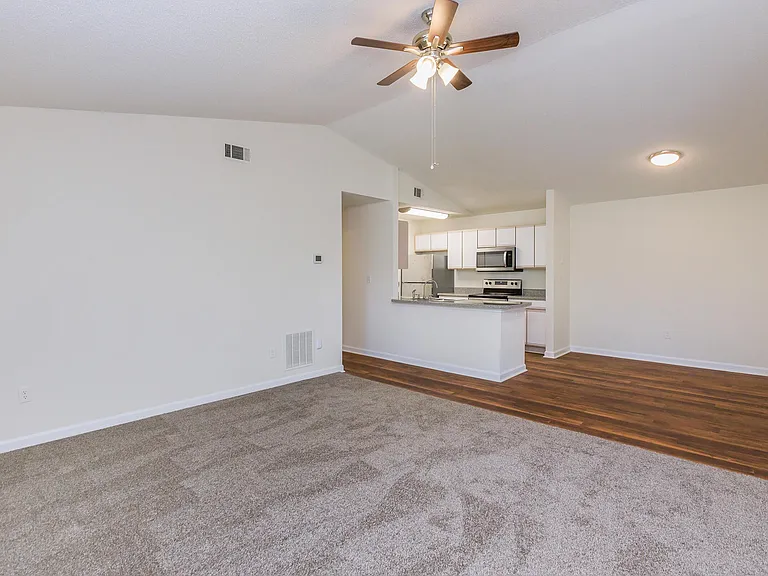 Baytree Condominiums — Photo 34