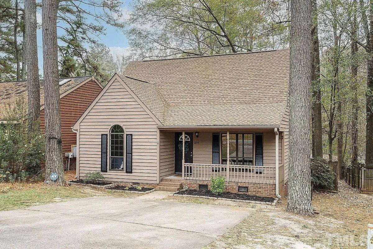 Building Photo - 1219 Fernridge Dr