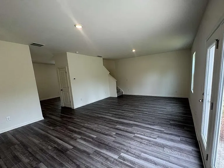 237 Silverton Dr — Photo 7