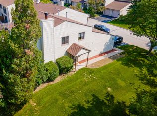 6380 Hathaway Ln #104, Downers Grove, IL 60516