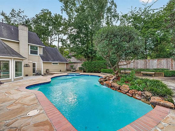 5th image of 16 Mayfair Grove Ct