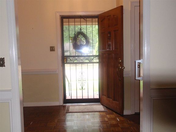 3rd image of 3556 Summerdale Dr