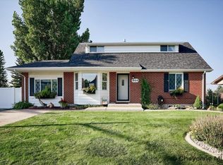 904 Montclair Dr, Cheyenne, WY 82009
