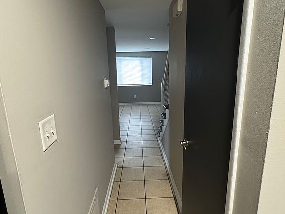 4th image of 3295 Reis Ave
