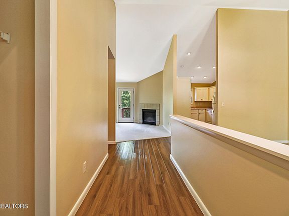 5th image of 154 Hedgewood Point