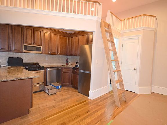 3rd image of 312 W 76th St APT 2R