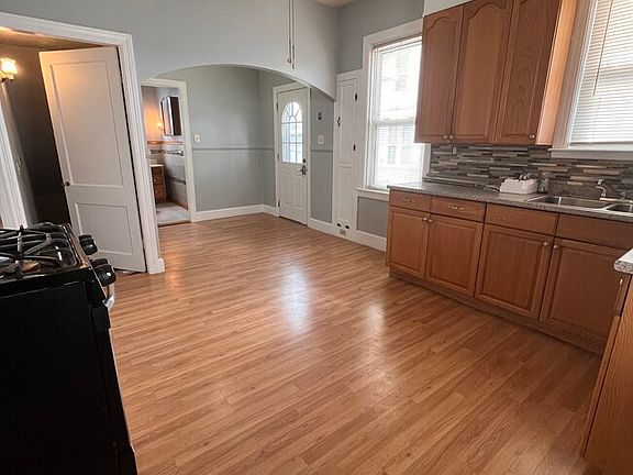 3rd image of 35 Mary Ave