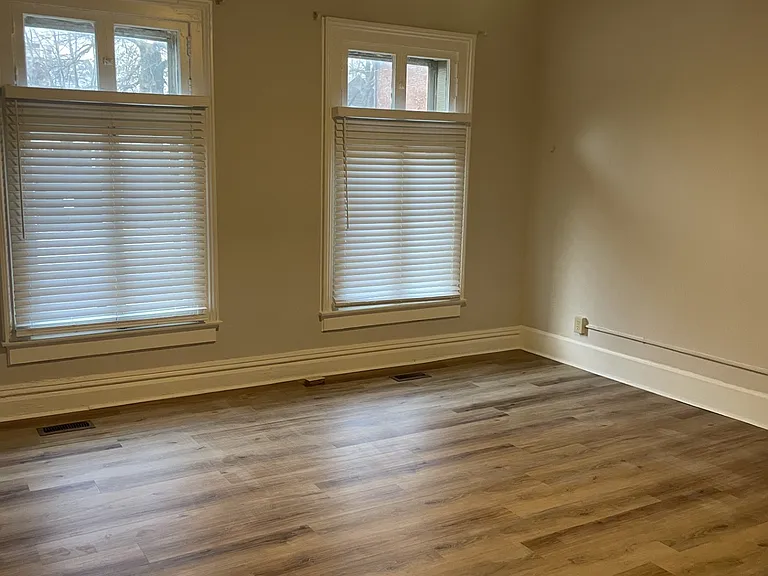 410 SE 2nd St #3 — Photo 6