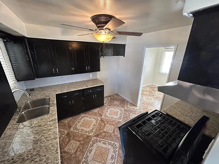 381 Frances Dr — Photo 5
