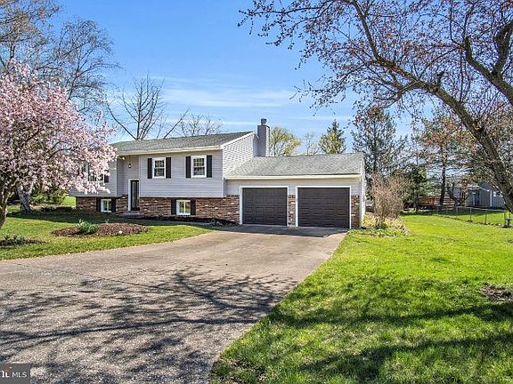 3rd image of 3813 Griffin Ln