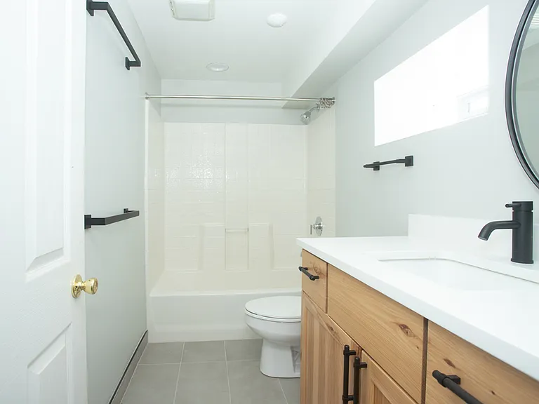 1901 W George St #COACH HOUSE — Photo 19