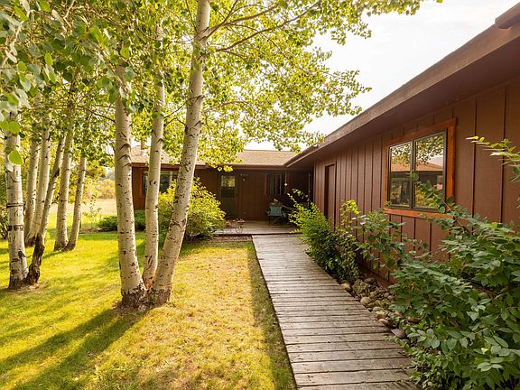 3rd image of 2405 Grand Teton Cir