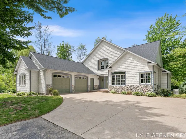 4742 64th St, Holland, MI 49423