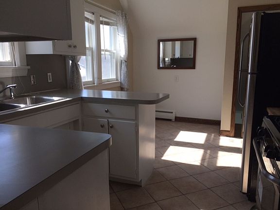 2nd image of 658 Madison St NE Floor 1