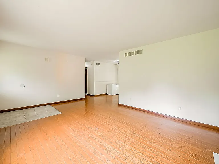 52010 Eleven Mile Rd — Photo 12
