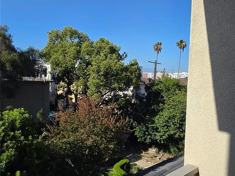 436 S Virgil Ave #405 — Photo 10