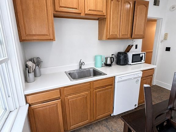 4th image of 83 Francis St #5