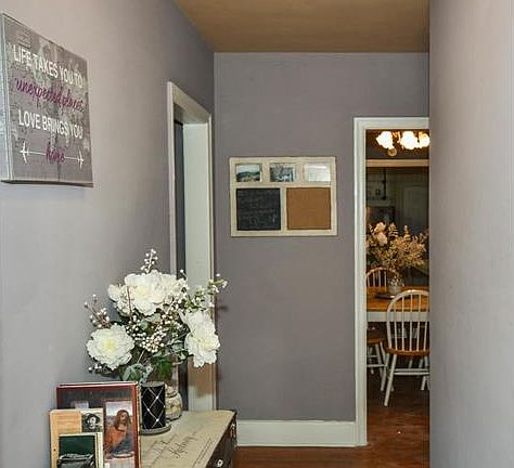 4th image of 729 1/2 Lucas St