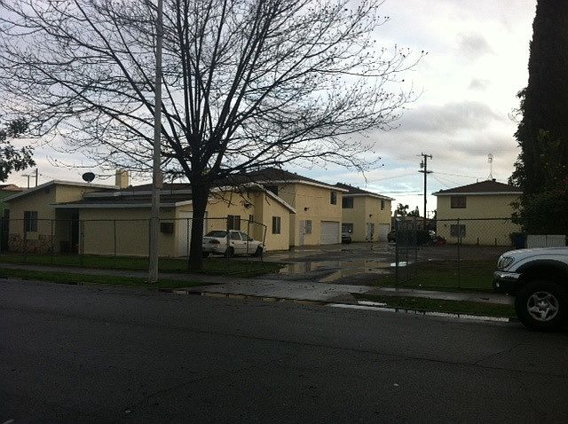 front large yard w private electronic gate