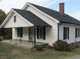 677 10th Ave SE, Hickory, NC 28602