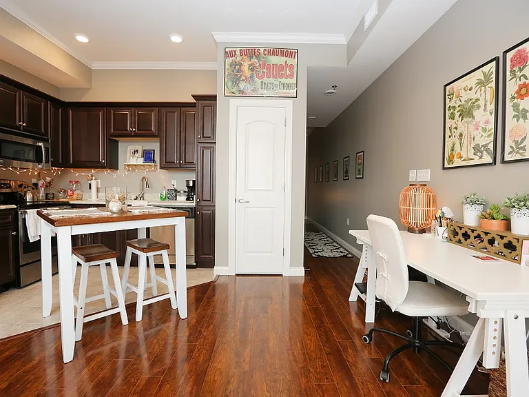 Lofts on Broadway — Photo 7