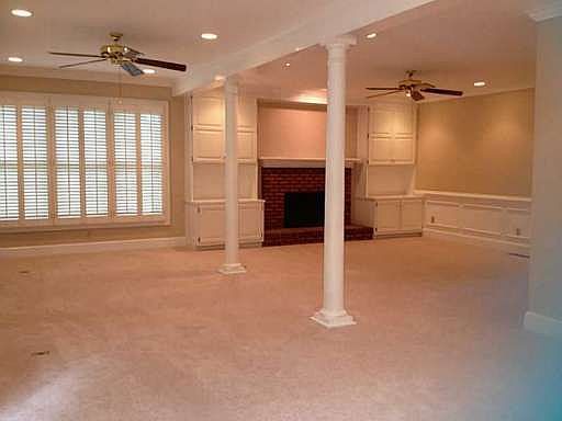 4th image of 4708 Claridge Way NE