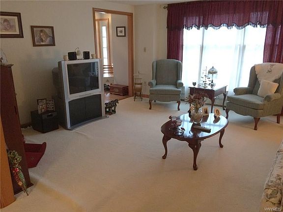 5th image of 64 Ashley Dr
