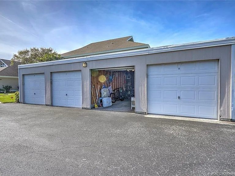 310 NE Golfview Cir #310 — Photo 21