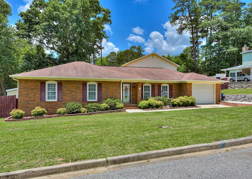 1st image of 325 Oak Lake Dr