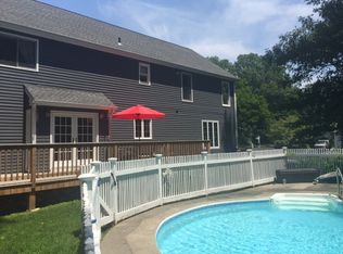 15 Pepperidge Cir, Stratford, CT 06614