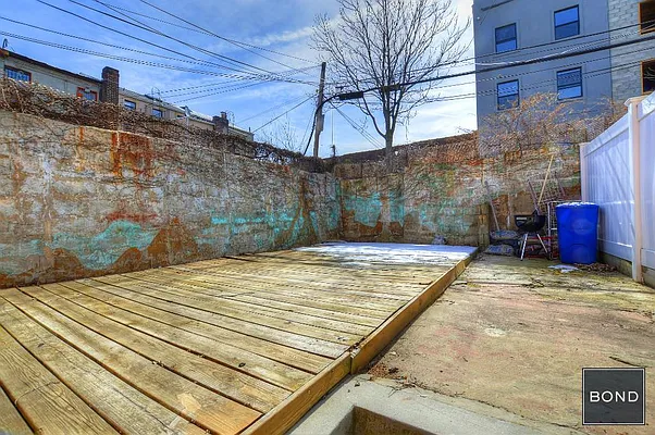 Rented by Bond New York | media 8