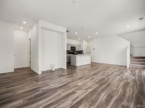 4th image of 346 Norgay Way