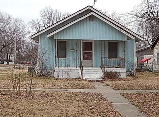 2002 Loomis St, Winfield, KS 67156