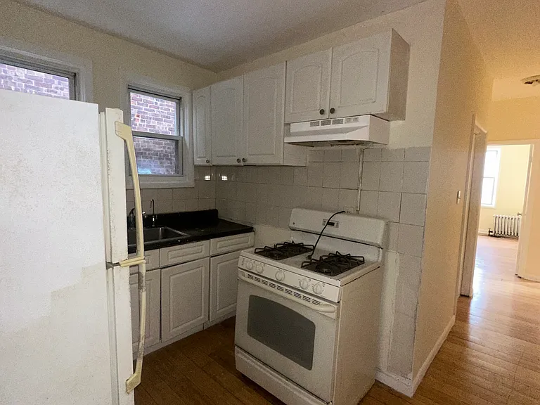 180 Bergen Ave #1 — Photo 3