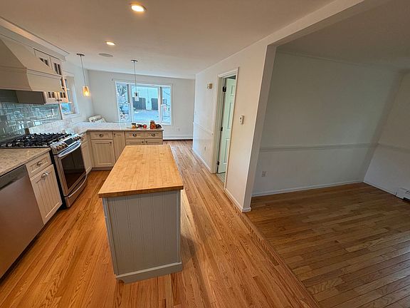 4th image of 14 Oak St