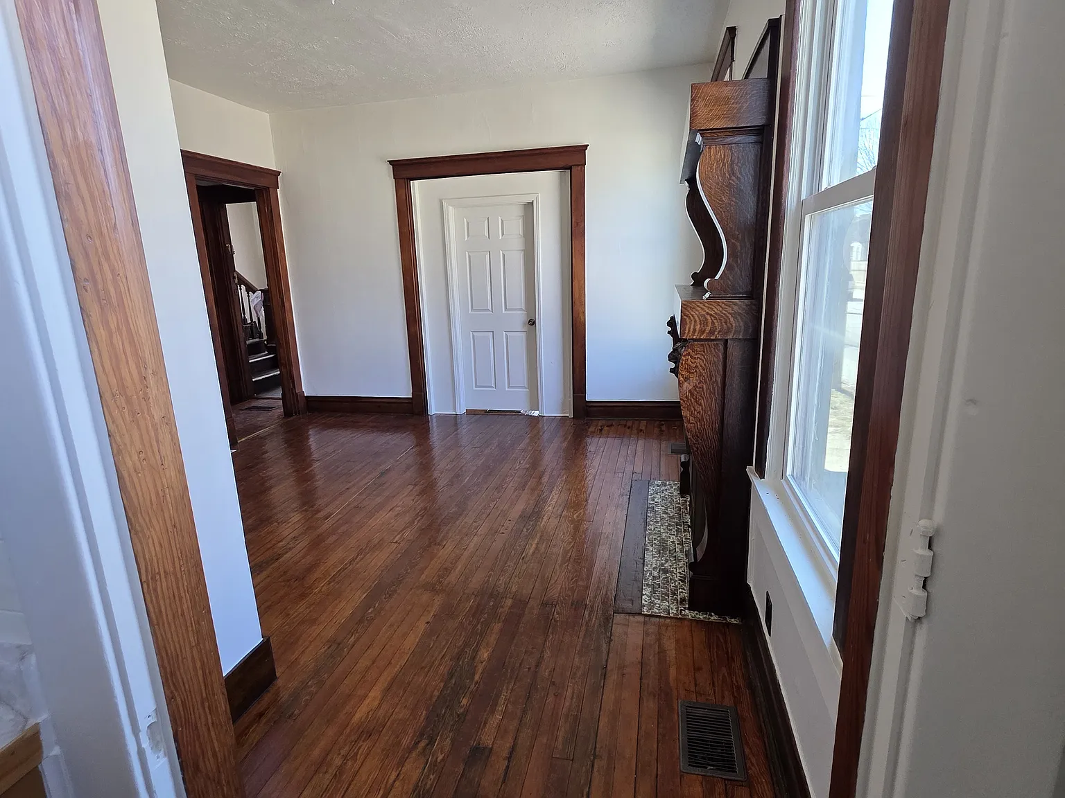 2 bed, 1100 sqft, $1,350 — Photo 2