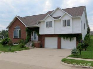 4999 Twilight Dr, Dubuque, IA 52002