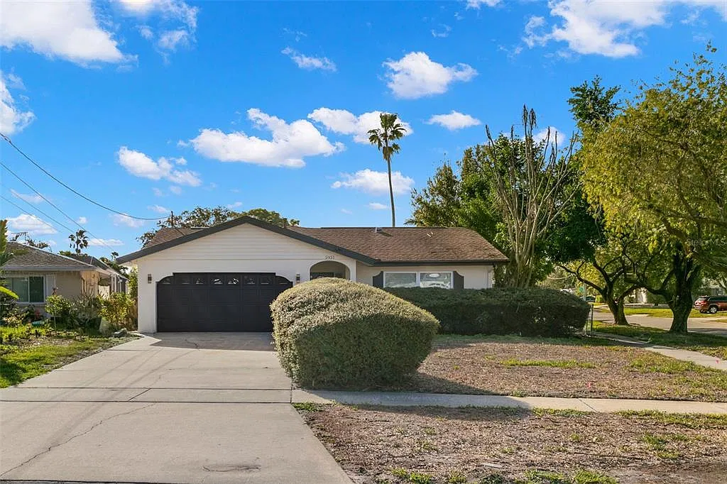 4 bed, 2.0 bath, 1671 sqft, $3,200 — Photo 1
